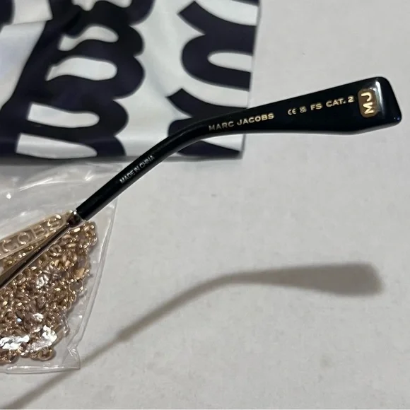 Marc Jacobs 59MM Navigator Sunglasses w/Detachable Chain-Gold Black/Brown-Pink - Picture 9 of 16